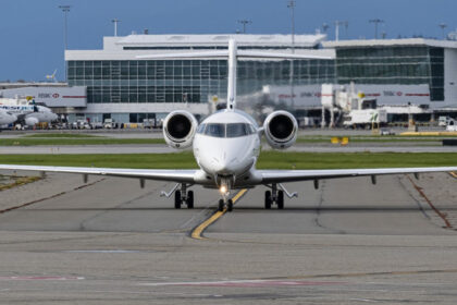 video aterizare de urgenta a unui avion american cu destinatia amsterdam 25 de persoane au fost ranite din cauza turbulentelor puternice 688b2619a3ce7