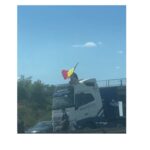 video autostrada a1 blocata de un tir aproape de intrarea in bucuresti soferul a urcat pe cabina in semn de protest 687d0a4660177