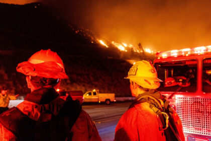 video california se lupta cu madre cel mai mare incendiu de vegetatie din acest an peste 300 de pompieri mobilizati sa stinga flacarile 686781b6bdfa5