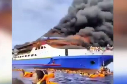 video clipe de groaza in indonezia un feribot cu 280 de oameni la bord a luat foc cel putin trei persoane au murit 687d18386e65e