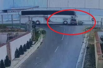 video cu momentul impactului accident rutier intre un autocar si un autoturism in lumina 686abf3c6c4c9