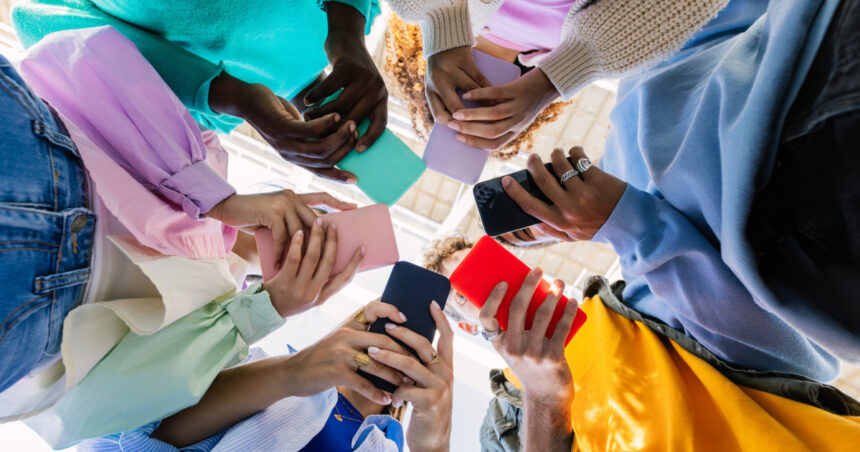 video digitalizarea copilariei un fenomen ingrijorator studiu patru din 10 adolescenti vorbesc cu prietenii lor doar pe internet 68694c9e260a7