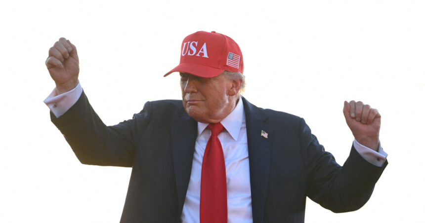 video donald trump a mers in inspectie in texas pentru a evalua pagubele produse de inundatii atat de multa apa in atat de putin timp 6871758d625f2