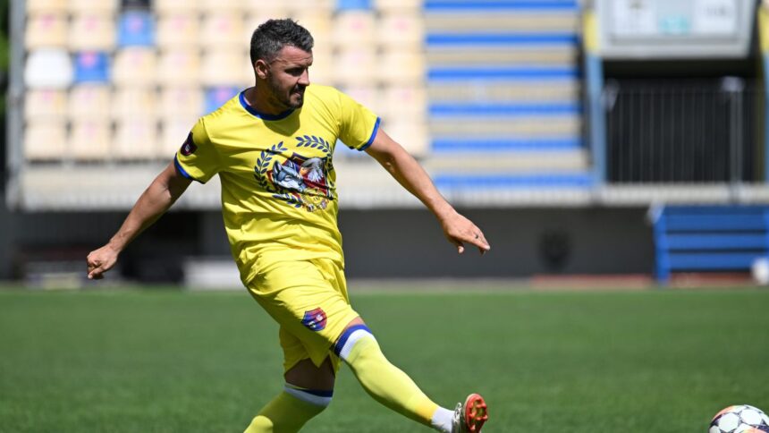 video exclusiv budescu si balgradean faza epica i am zis stai in poarta mi am luat ghete noi si i am dat gol de la mijlocul terenului8 687a932dbcf24