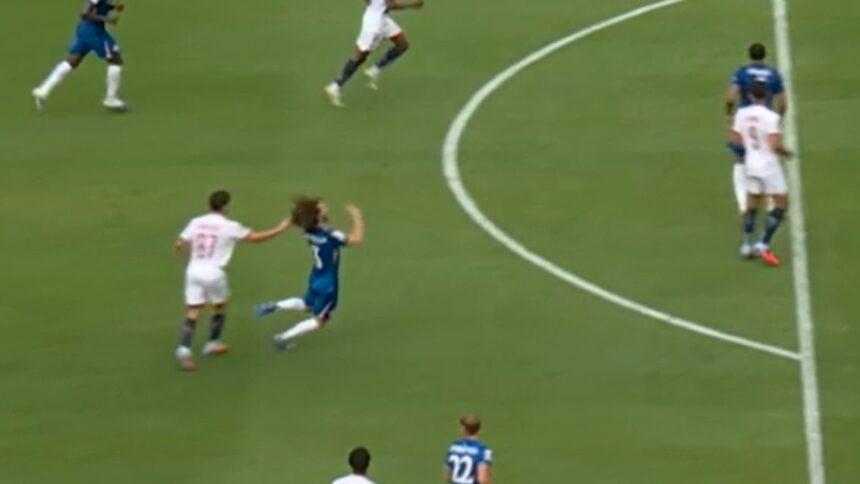 video exclusiv faza incredibila doar cucurella putea sa pateasca asa ceva cum a luat cartonas rosu jucatorul lui psg 68742a0223f06