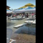 video imagini cum rar s au vazut plaja din costinesti luata de ape sezlonguri mese si umbrele leganate de valuri 686d47ca76f4f