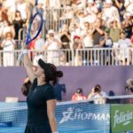 video imagini incredibile cu bianca andreescu si stefanos tsitsipas ce i a facut canadianca jucatorului grec 687f427788f13