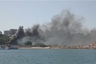 video incendiu violent in portul tomis aproape de plaja modern fum dens spre plaja 6884cd77b6d9d