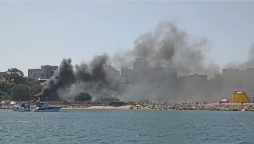 video incendiu violent in portul tomis aproape de plaja modern fum dens spre plaja 6884cd77b6d9d