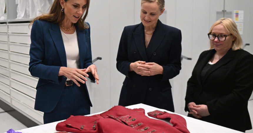 video kate middleton si a deschis expozitie intr un muzeu din londra ce piese de colectie sunt expuse 688b40d3b9681