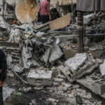 video murim sub privirea intregii lumi copii ucisi in gaza in timp ce asteptau la coada pentru a primi medicamente 686ff7d25b923