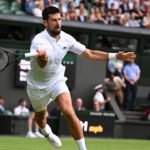 video novak djokovic o noua demonstratie de forta la wimbledon a bifat si un 6 0 in victoria cu numarul 100 pe iarba londoneza 686a0e0c8ed82