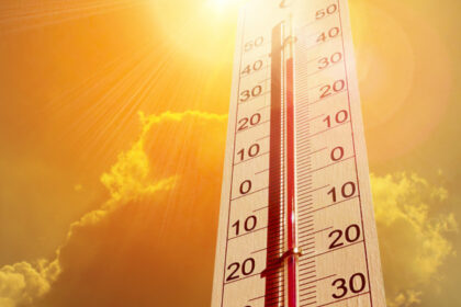video o masa de aer dinspre africa aduce temperaturi de foc in europa 44 de grade in grecia canicula revine si in romania ce ne asteapta 687bd03c3e356