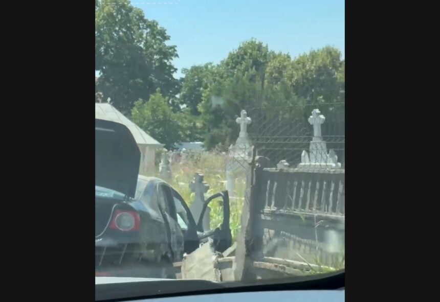 video o masina a distrus gardul cimitirului din eforie nord 6872322741218
