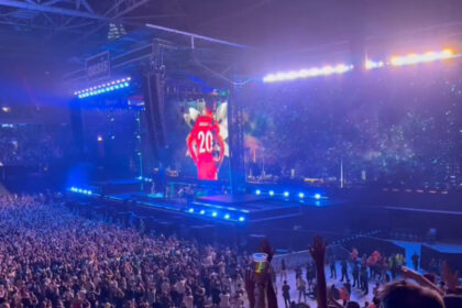 video oasis concert de poveste dupa despartirea din urma cu 16 ani la final trupa i a adus un omagiu lui diogo jota 686bff85a4445