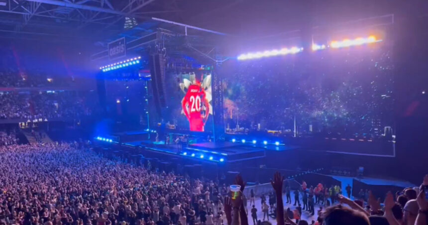 video oasis concert de poveste dupa despartirea din urma cu 16 ani la final trupa i a adus un omagiu lui diogo jota 686bff85a4445