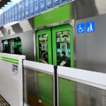 video panica la metroul din tokyo unde bateria portabila a unui telefon a explodat cinci persoane au fost ranite 687f9bad1fe31