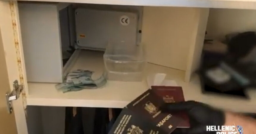 video perchezitii in locuinta unde se ascundea fugarul vladimir plahotniuc anchetatorii au gasit 17 pasapoarte si acte de identitate false 68806afcc1ddb
