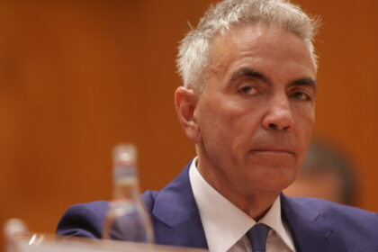 video pierderi uriase la bugetul de stat 266 de companii cu un minus de 25 miliarde de lei pe lista se afla nume grele din sectorul public 687fdaa2d29f4