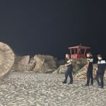 video plaje ocupate abuziv si umbrele montate noaptea la vama veche politistii au surprins mai multe persoane care pregateau terenul fara nicio autorizatie 687782198447e