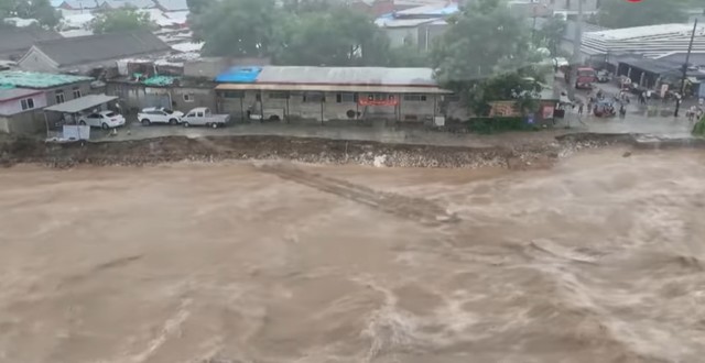 video ploile torentiale si inundatiile au provocat moartea a 30 de persoane in beijing 68886bda137a7