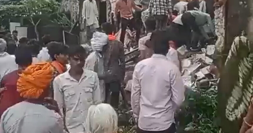 video tragedia in india 7 copii au murit si alti 26 au fost raniti dupa ce o scoala s a prabusit 68835edc72d85