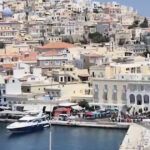 video turistii israelieni aflati pe o nava de croaziera intampinati pe insula greceasca syros cu proteste fata de razboiul din gaza 6880790b7101a