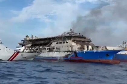 video un feribot a luat foc pe mare in indonezia 568 de persoane au supravietuit trei au murit 687dce09cdbc7