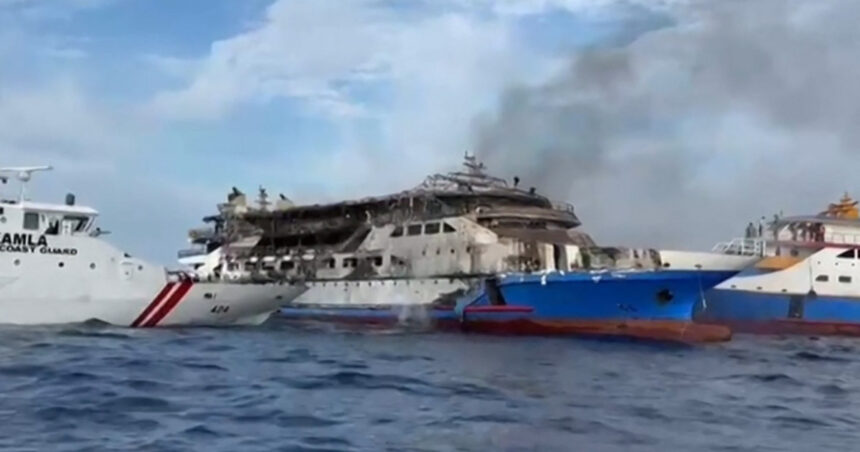 video un feribot a luat foc pe mare in indonezia 568 de persoane au supravietuit trei au murit 687dce09cdbc7