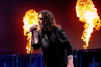 videofoto ozzy osbourne o viata traita pe scena biografia legendei rock care a influentat generatii intregi 6882625137a7b
