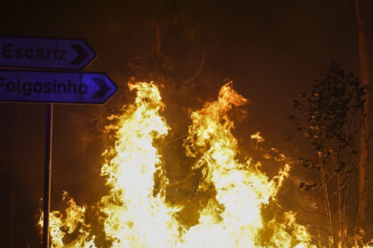 videofoto portugalia in stare de alerta din cauza celor 17 incendii de padure majore care afecteaza tara mai multi raniti inclusiv pompieri 6889b3b9e2727
