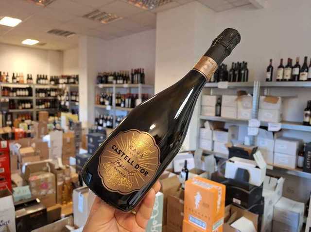 vinul zilei o cava cu bule fine si persistente arome proaspete de citrice si fructe albe completate de nuante subtile de migdale si briose ideala pentru toasturi festive fructe de mare sau branzet 6877431f15a83