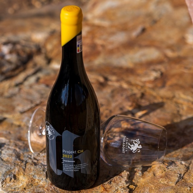 vinul zilei un chardonnay romanesc intr un stil mai serios si ambitios cu note de fruct copt exotic de caise si piersici alaturi de tarta cu vanilie nuci prajite si patiserie cu unt 686f5b7a7a420