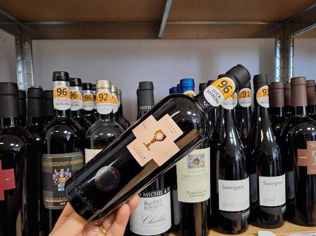 vinul zilei un primitivo intens si catifelat cu note de prune afumate cafea si ciocolata ideal alaturi de vanat sau branzeturi maturate cotat cu 96 puncte luca maroni 6870ac578a7a8
