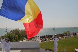 ziua imnului national al romaniei marcata printr o ceremonie militara in piata ovidiu din constanta 68877acca4f9e