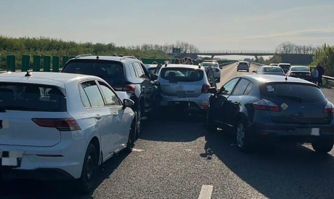 7 autovehicule implicate intr un accident rutier pe autostrada soarelui traficul spre constanta deviat 689990d98c4c4