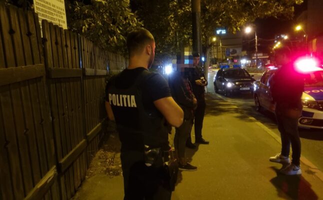9 tineri s au luat la bataie pe strada rozelor din mangalia 2 au ajuns la spital iar 7 in arestul politiei 68a2e70aca891