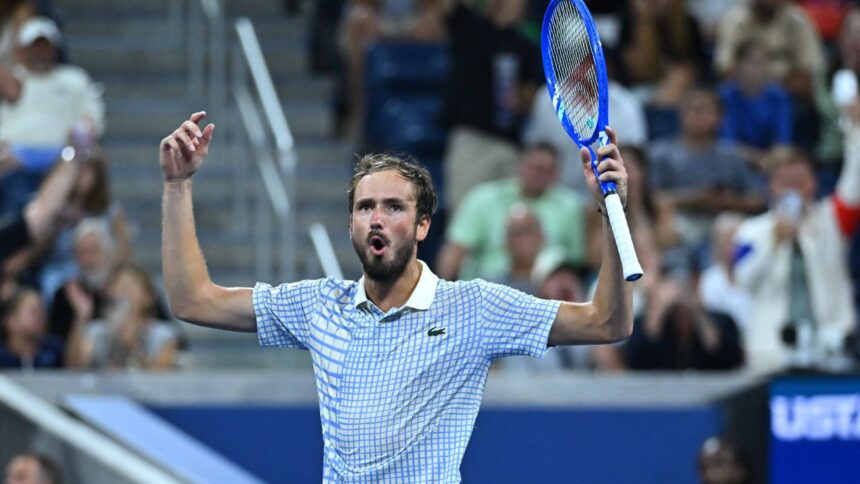 a calcat pe bec in statele unite acum trebuie sa plateasca daniil medvedev amendat dupa comportamentul din primul tur de la us open 68b0341861838