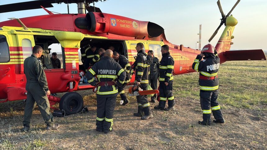 a fost reluata misiunea de stingere a incendiului din zona chilia veche elicopterele black hawk executa misiuni de aruncare cu apa 689723b406b5b