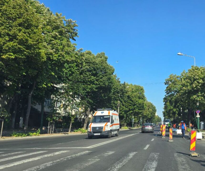 accident pe bulevardul aurel vlaicu din constanta un autoturism a intrat intr un stalp echipajele de urgenta intervin la fata locului 689ccdf031d83