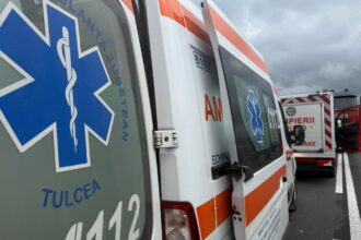 accident rutier cu trei victime pe bulevardul i c bratianu langa statia de ambulanta o persoana este incarcerata 68981abed81f6