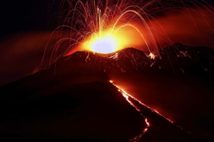 alerta aeriana in sudul italiei dupa ce vulcanul etna a erupt din nou 68ad5375f282e