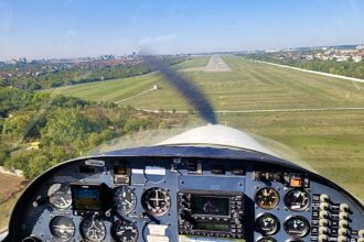 alerta aviatica pe aeroportul tuzla au fost trimisi pompierii si ambulanta pentru urgente grave 68a5c0848fd17