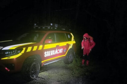 alerta in muntii rodnei 11 turisti dintre care sapte copii s au ratacit pe traseu salvamontistii intervin in conditii dificile 68a0f73642eab