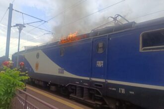 alerta pe calea ferata arde locomotiva trenului constanta craiova pompierii intervin in forta 68b455f0d91ed