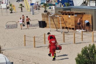 alerta pe plaja din eforie nord zona steaua de mare au fost chemate echipale smurd si ambulanta 688e2b0018b7c