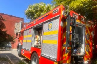 arde o baraca dezafectata vizavi de judecatoria constanta pompierii actioneaza pentru lichidarea focului 689c9d53e9c6f