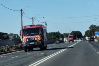 arde o rulota in mamaia nord intervin pompierii de la statia midia 68a30b062408a