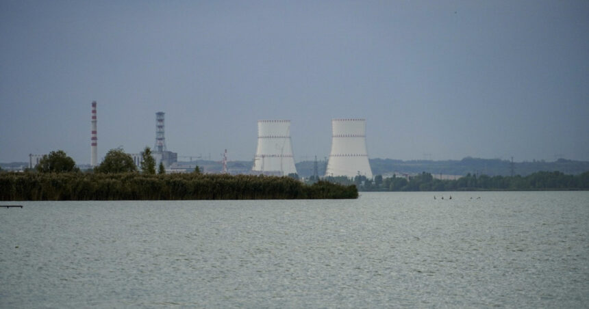 atacuri cu drone lansate de ucraina in ziua independentei sale incendii la centrala nucleara din kursk si la un terminal petrolier 68aac5c37ce87