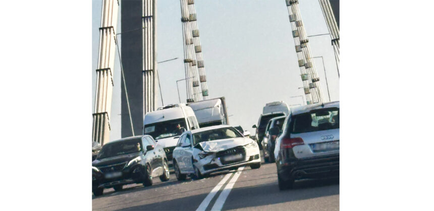 atentie soferi accident rutier pe dn 39 pe podul de la agigea se circula cu dificultate 68b1c374dbe37